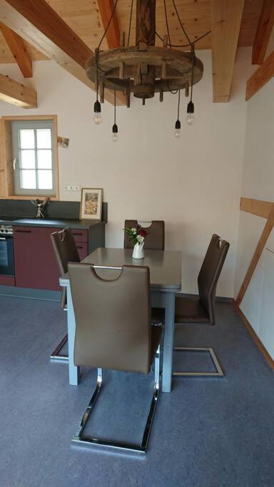 Mothsgut - Moderne Ferienwohnung Auf Dem Bauernhof Im Erzgebirge Oelsnitz  Esterno foto